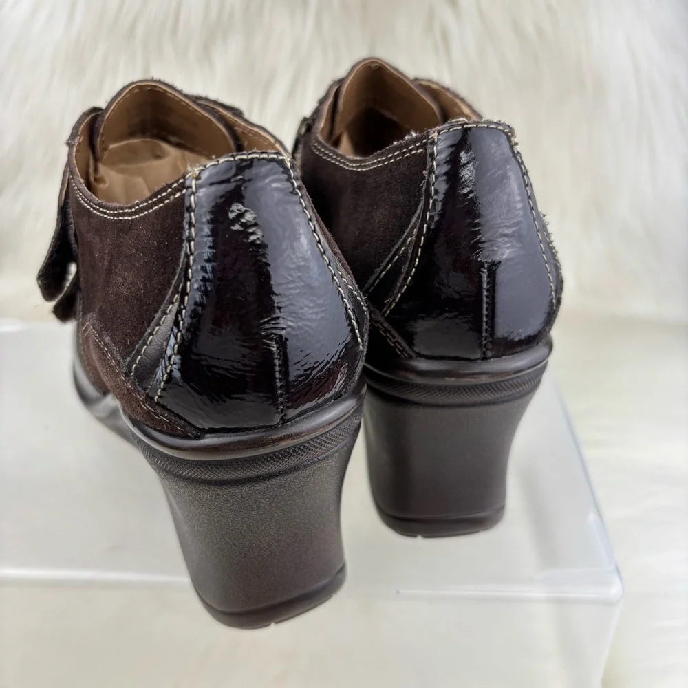 AEROSOLES  Black Wedge Loafers with Velcro Adjustable Straps